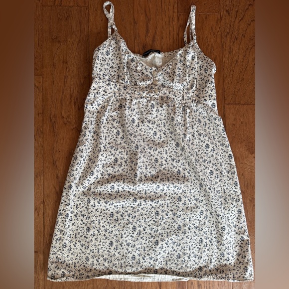 Brandy Melville Dresses & Skirts - Brandy Melville Floral Sleeveless Dress